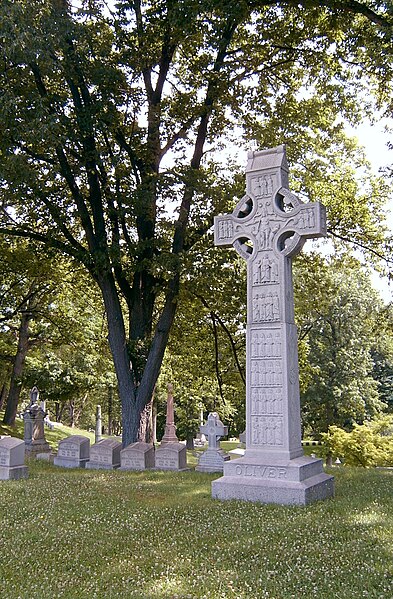 File:Oliver cross, Allegheny Cemetery, 2014-07-02.jpg