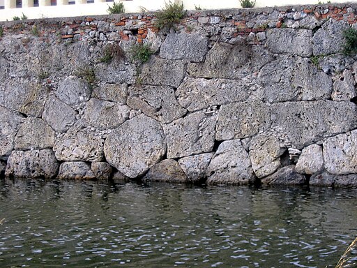 Orbetello, le mura etrusche