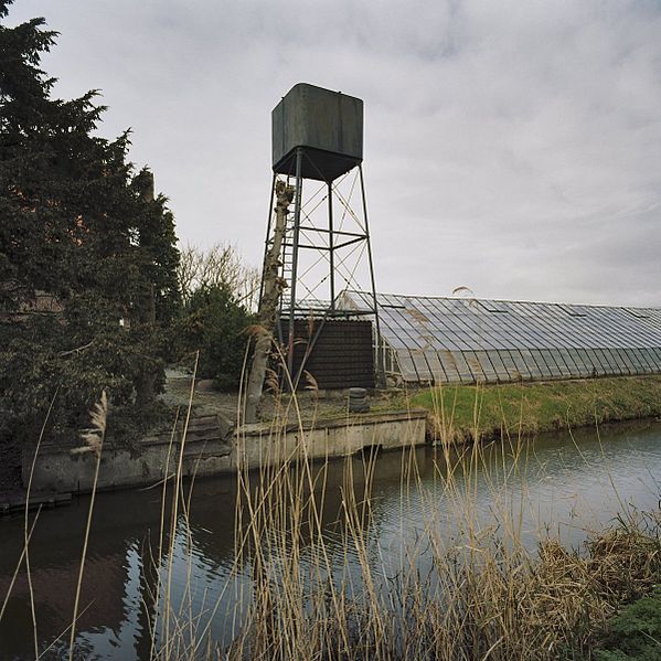 File:Overzicht op watertoren gezien vanf het water - Kwintsheul - 20390019 - RCE.jpg