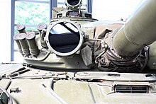 Infrarotscheinwerfer für den Kommandanten (am oberen Bildrand) und für den Richtschützen (Bildmitte) an einem T-72M1 der NVA