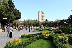 Park in Nərimanov raion, Baku, 2010.jpg