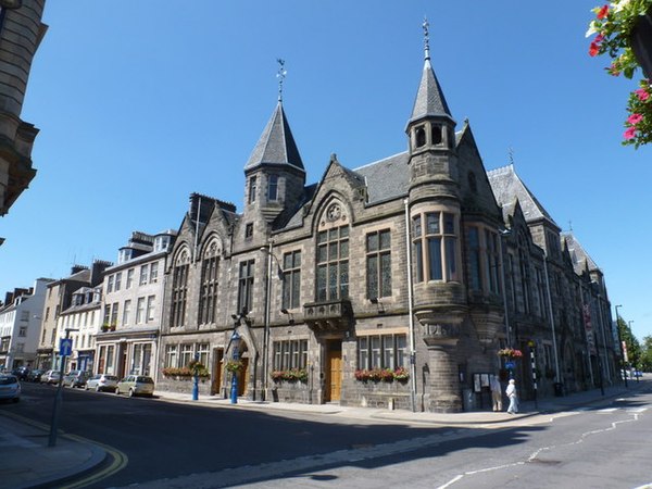 Image: Perth, court building on the High Street   geograph.org.uk   2524488