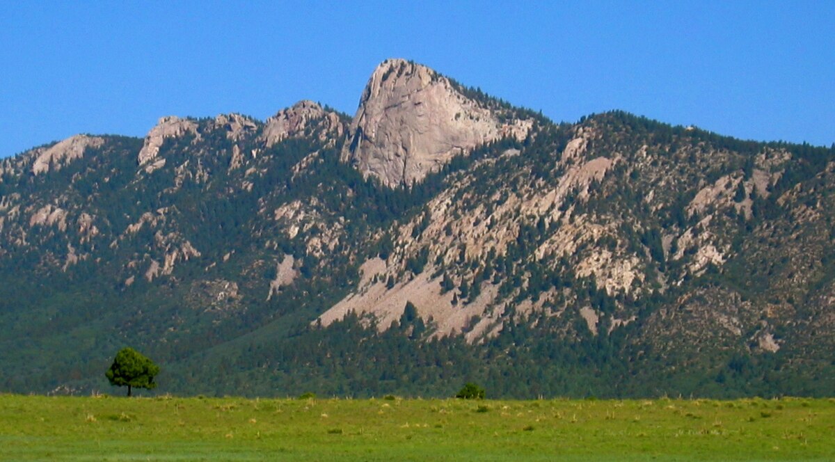 1200px-Philmont_Scout_Ranch_Tooth_of_Tim