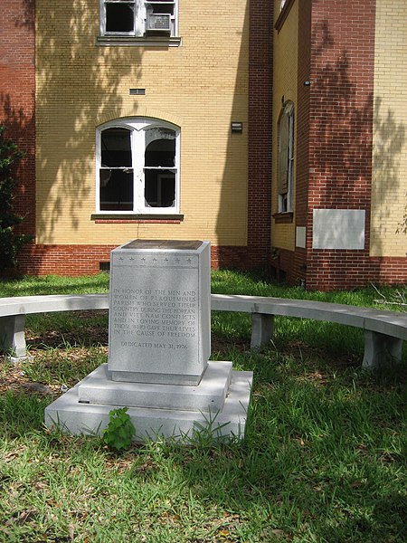 File:Plaquemines Parish Courthouse Complex, Pointe à la Hache, Louisiana, September 2009 34.jpg