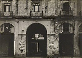 exit from square to calle Reina (1933)