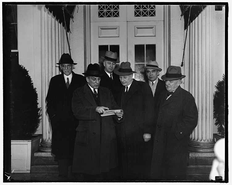 File:President confers with House Appropriations Committee. Washington, D.C., Feb. 2. Following a conference of President Roosevelt and the House Appropriations (...) Committee today, Chairman LCCN2016874949.jpg