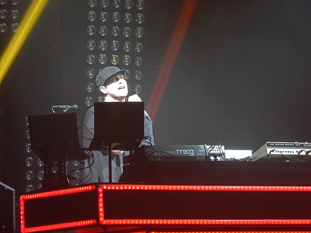 Pretty Lights performing in 2013