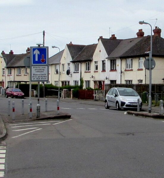 File:Priority over oncoming vehicles sign, Clydesmuir Road, Tremorfa, Cardiff - geograph.org.uk - 5441269.jpg