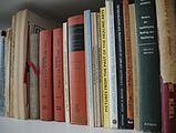 Publikacije o konzervaciji u biblioteci Odeljenja za zaštitu, konzervaciju i restauraciju.JPG