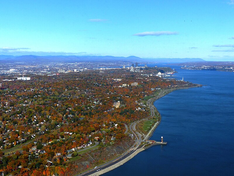 File:Québec City – Boulevard Champlain - Le Fleuve Saint-Lorent - panoramio (1).jpg