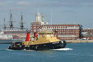 Portsmouth'daki RMAS Bustler.jpg