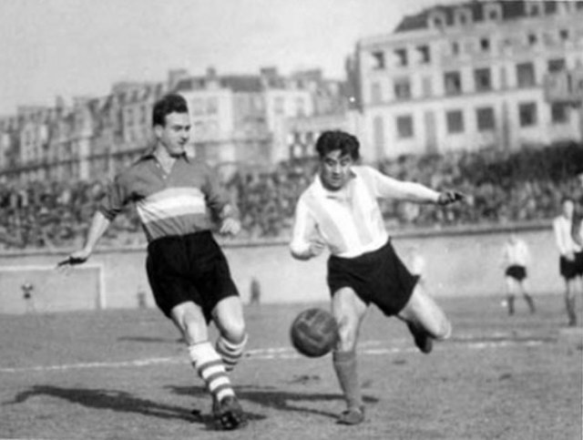 Racing (in dark jersey with horizontal stripes) playing Argentine Racing Club in Parc des Princes, 1950