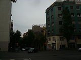 La rambla de Volart, vista des de la ronda del Guinardó un vespre de pluja (Barcelona).