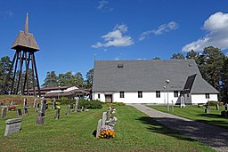 Robertsfors kyrka sedd från sydväst.