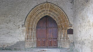 Portail de l'église Saint-Etienne de Roquefeuil.