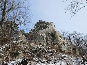 Витвальд видно с дороги к западу от него