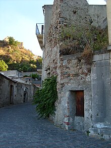 Via San Michele con rovine dell'antico carcere (secolo XIV)