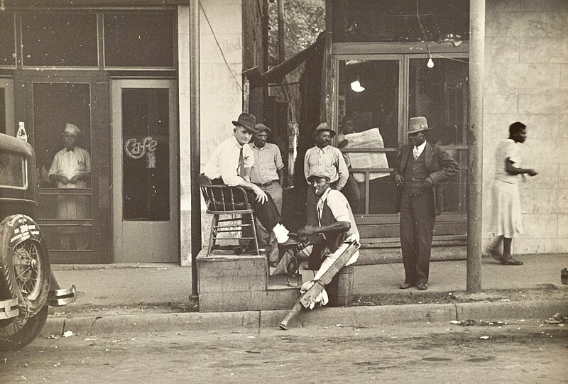 File:Scene in Natchez, Mississippi October 1935 - Sidewalk Shoe Shine Stand B crop.jpg