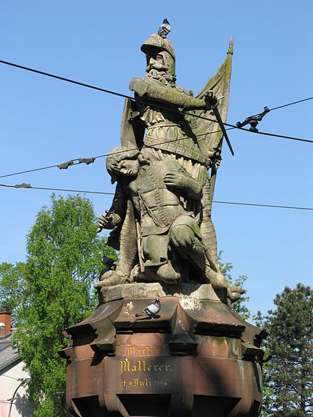 File:Schwabentorbrücke in Freiburg, Skulptur von Julius Seitz mit Martin Malterer und Leopold III. von H.jpg