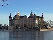 [1] das Wasserschloss in Schwerin