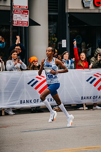 Sifan Hassan 2023 Chicago Marathon.jpg