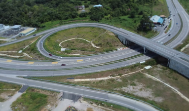 Akses keluar Lebuhraya Pan Borneo di Simpang Susun Simanggang