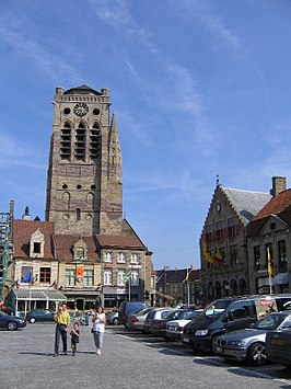 Toren van de Sint-Niklaaskerk gezien vanaf de Grote Markt