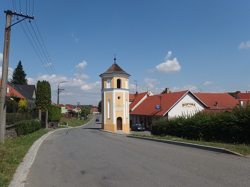 Soubor:Skalička (PR), zvonice (4).jpg