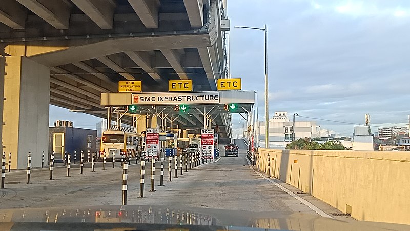 File:Skyway Stage 3 Manila Quezon Avenue entry toll plaza 2021-07-18.jpg