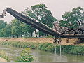 Installation d'un pont militaire.
