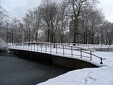 Sociëteitsbrug - Het Park - Rotterdam - View of the bridge from the west - in winter.jpg