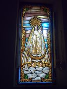 Solana del Pino vitral of Virgen de la Antigua in the church inside