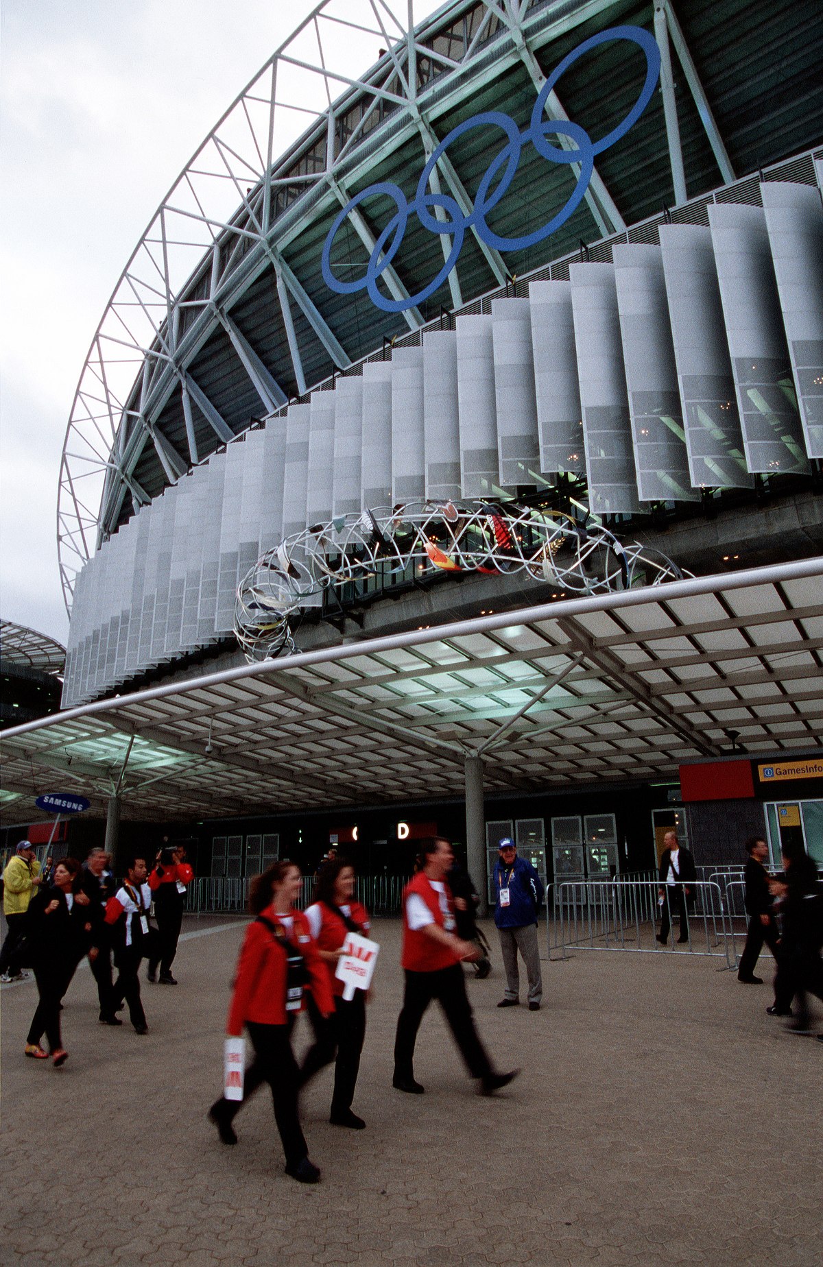 Decrement Eastern hemmeligt File:Stadium Australia during the 2000 Olympic games.JPEG - Wikimedia  Commons