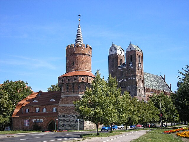 Medieval town gate Mitteltor and St Mary Church