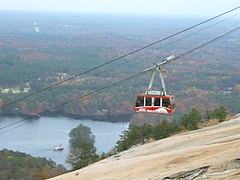 Le téléphérique de Stone Mountain Park qui emmène les visiteurs au sommet de Stone Mountain en Georgie près d'Atlanta.