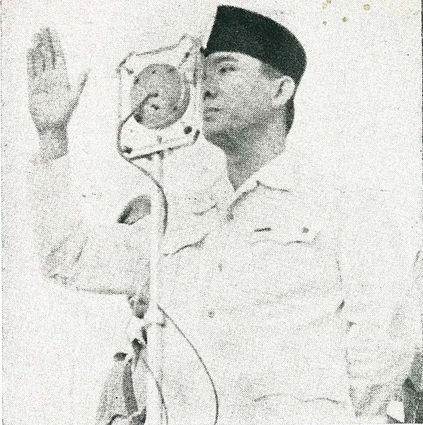 File:Sukarno speaking, Impressions of the Fight ... in Indonesia, p8.jpg