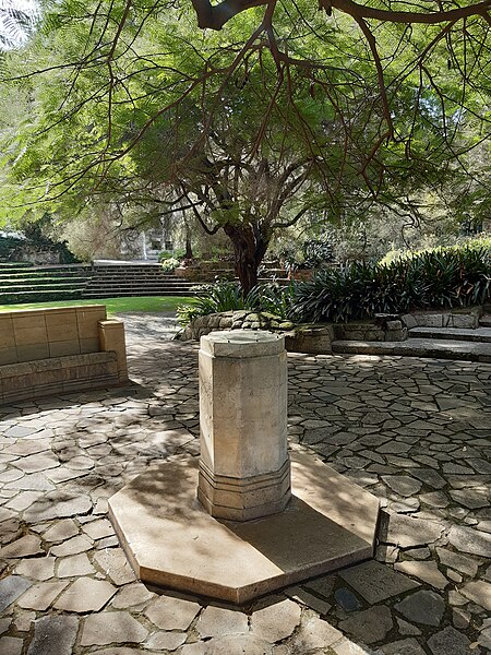 File:Sunken Garden, UWA, May 2020 02.jpg