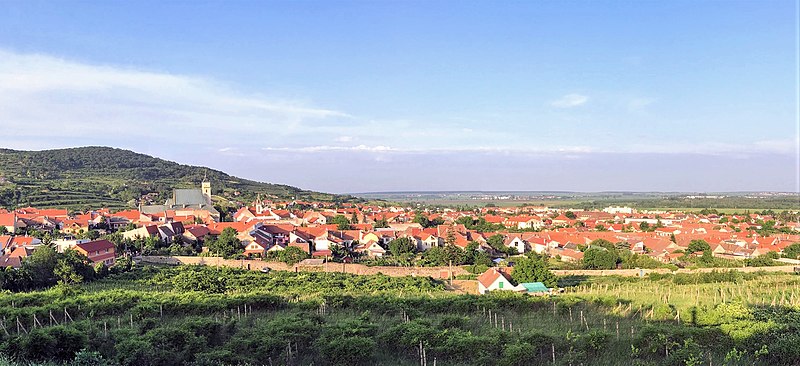 File:Svätý Jur, panorama.jpg