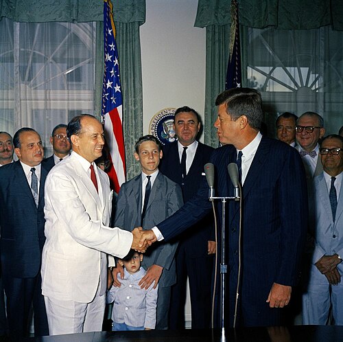 Morrison with President John F. Kennedy, 1961