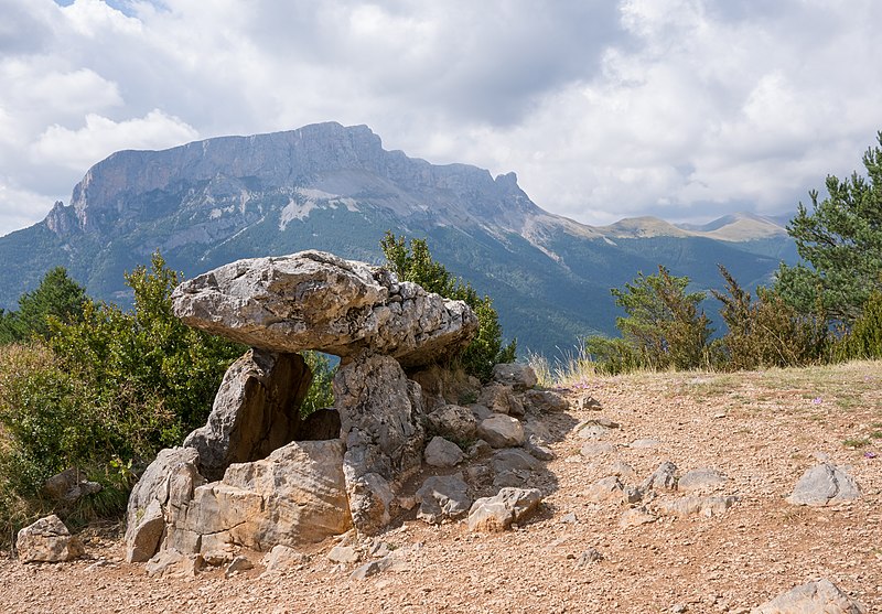 File:Tella - Dolmen de Tella 03.jpg