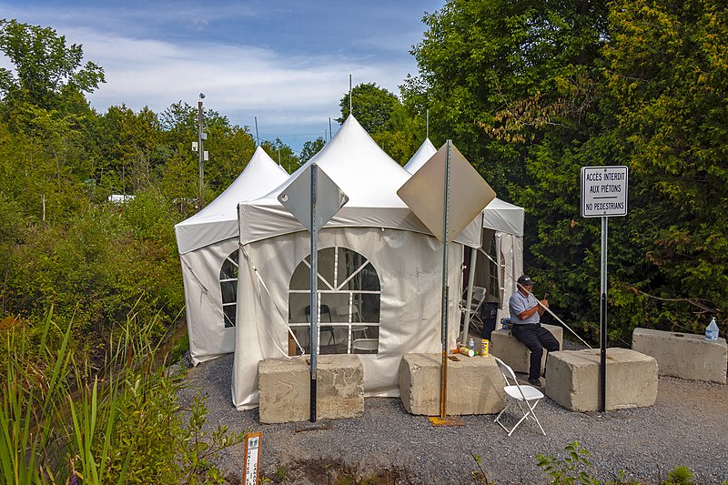 File:Tents for asylum seeker processing on Canadian side of Roxham Road border.jpg