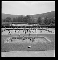 Terasový plavecký bazén Baden, 1942