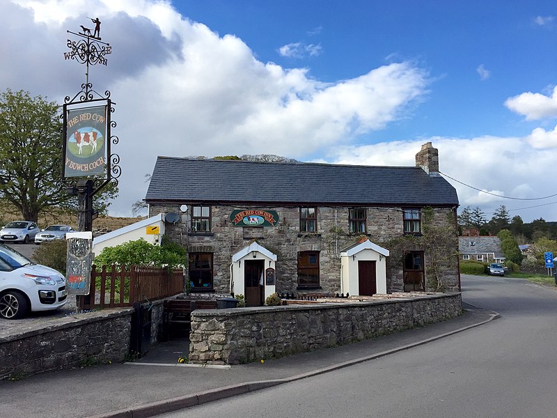 File:The Red Cow - geograph.org.uk - 5371284.jpg