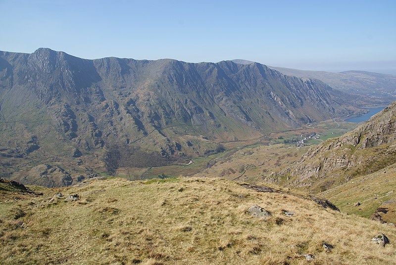 File:The lip of the valley - geograph.org.uk - 2889798.jpg