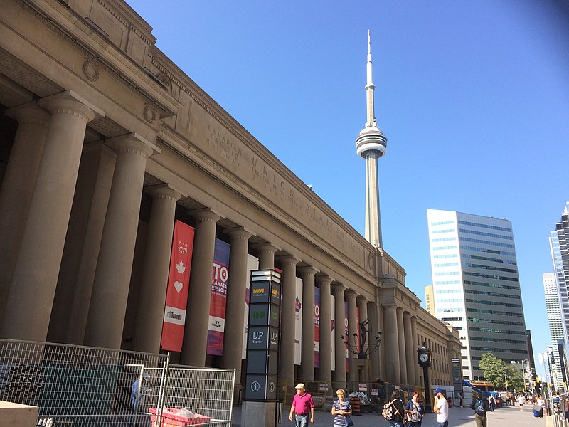 File:Toronto Union Station and CN Tower (36083925420).jpg