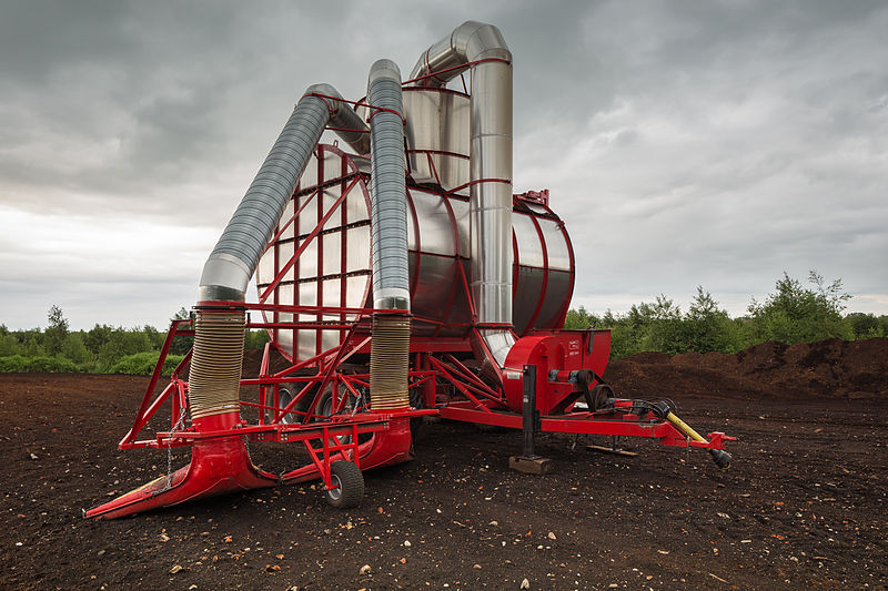 File:Totes Moor peat exploitation apparatus Germany 01.jpg