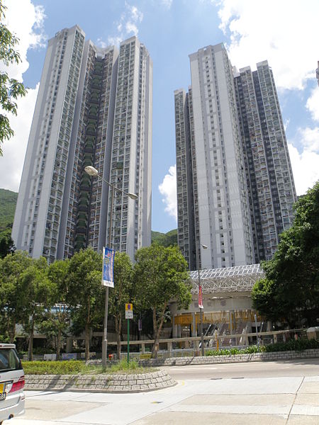 File:Tung Chun Court (clear view and sky-blue version).JPG