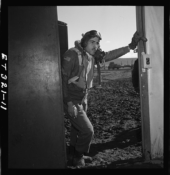 File:Tuskegee airman.jpg