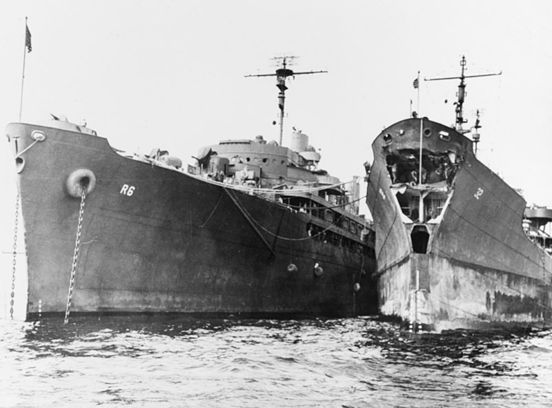 File:USS Ajax (AR-6) repairing USS Guadalupe (AO-32) at Ulithi, 9 February 1945.jpg