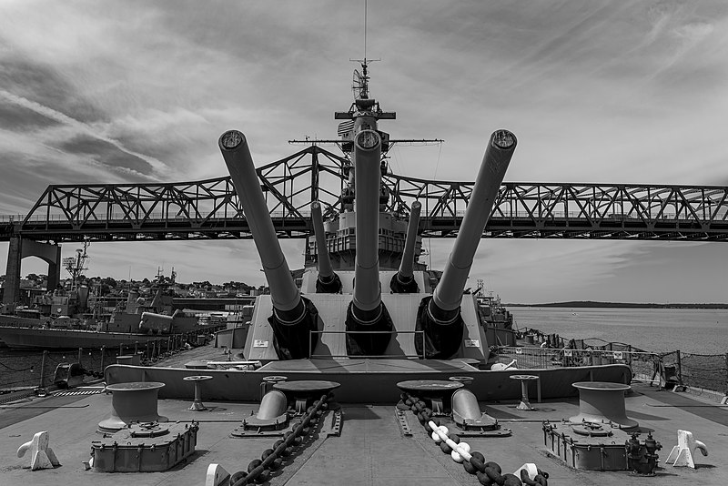 File:USS Massachusetts main guns with the Braga Bridge in the background, Battleship Cove, Fall River, Massachusetts, US (PPL2-Enhanced) julesvernex2.jpg